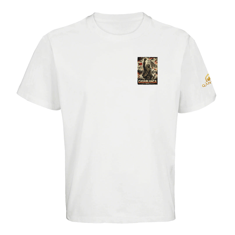 T-shirt blanc Qantara Casablanca 1952, militant poing levé et drapeau marocain