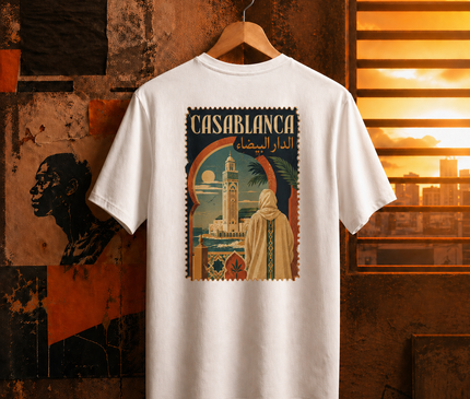 T-shirt Casablanca vue détaillée, minaret Hassan II et arc en fer à cheval