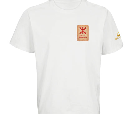 T-shirt Amazigh vue détaillée, lettre yaz rouge sur fond parchemin