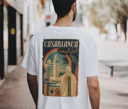 Détail visuel t-shirt Casablanca, zellige marocain et calligraphie arabe